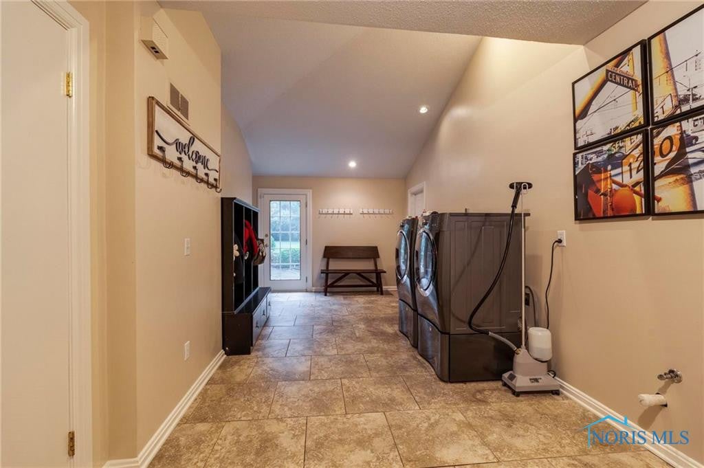 Ottawa Hills, Ohio, 43615, United States, 5 Bedrooms Bedrooms, ,6 BathroomsBathrooms,Residential,Active,1871820