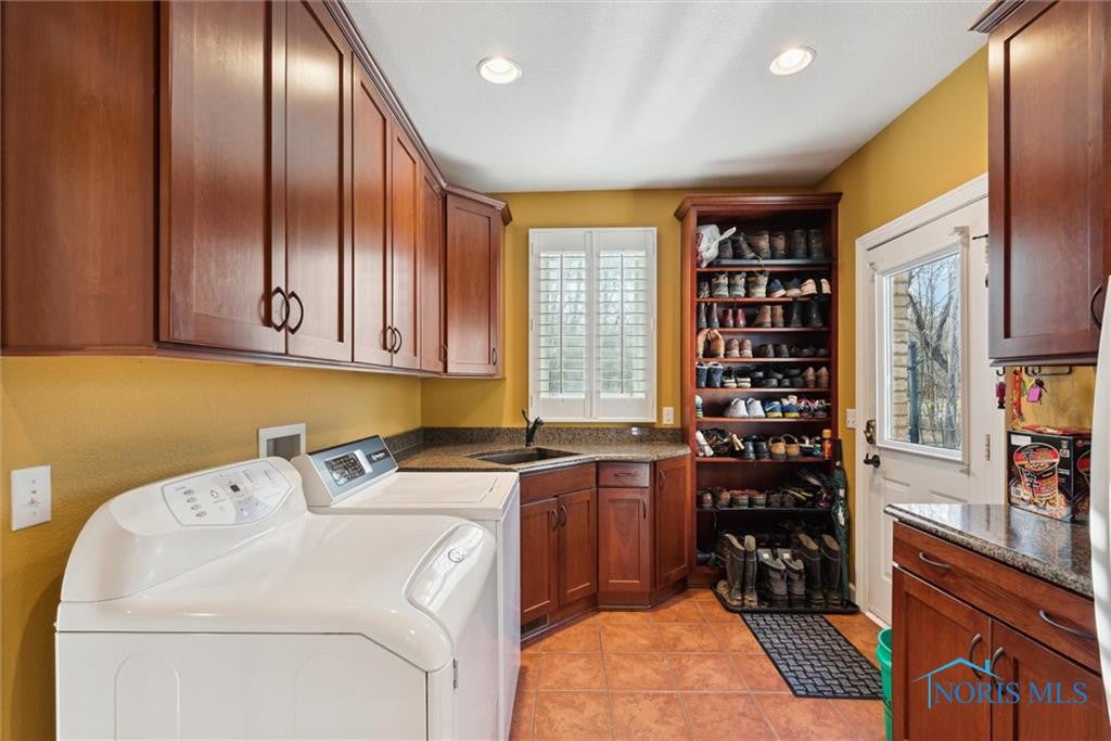 Monclova, Ohio, 43542, United States, 5 Bedrooms Bedrooms, ,4 BathroomsBathrooms,Residential,Active,1799406