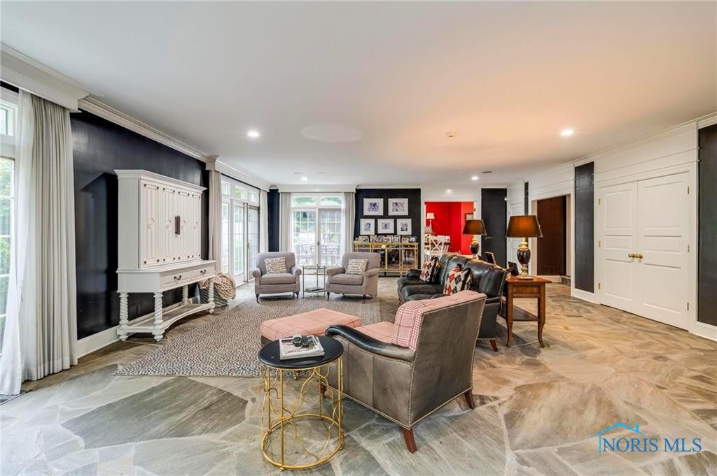 Ottawa Hills, Ohio, 43615, United States, 5 Bedrooms Bedrooms, ,6 BathroomsBathrooms,Residential,Active,1871820