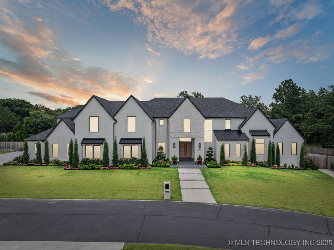 8401 S Desert Palm Ave  