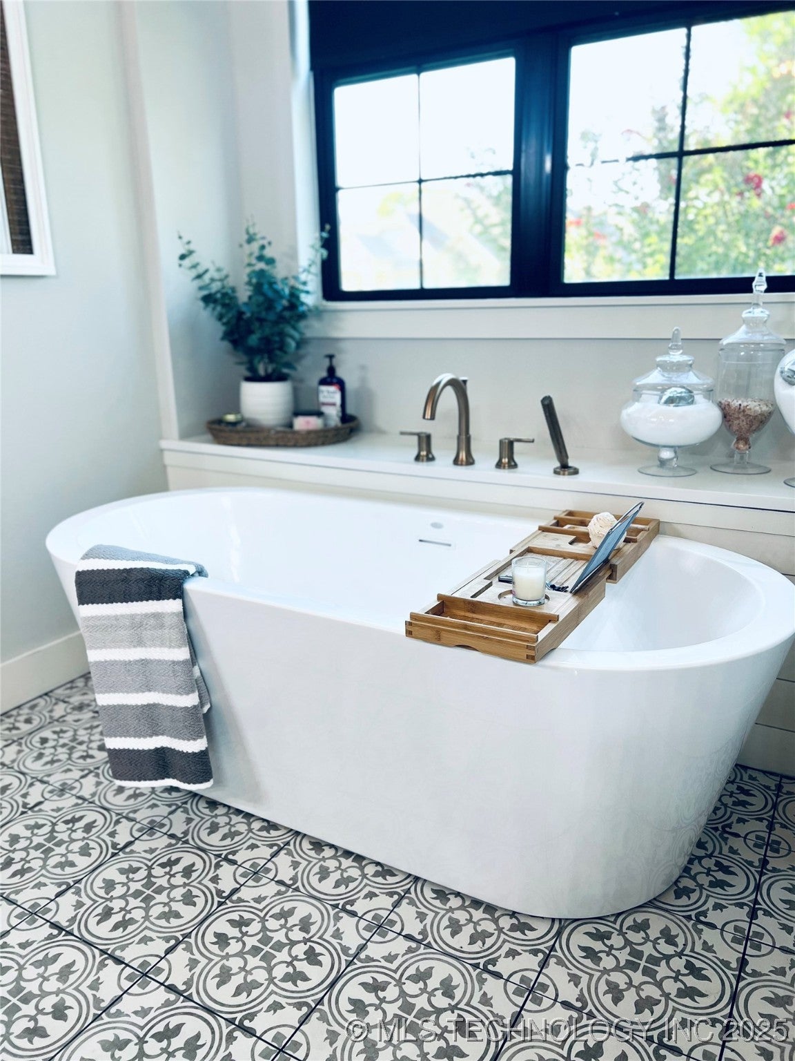 Muskogee, Oklahoma, 74403, United States, 4 Bedrooms Bedrooms, ,6 BathroomsBathrooms,Residential,Active,1945479