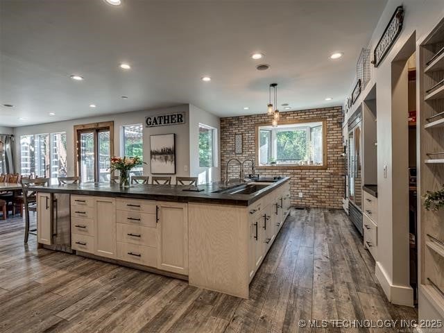 Catoosa, Oklahoma, 74015, United States, 7 Bedrooms Bedrooms, ,6 BathroomsBathrooms,Residential,Active,2003555