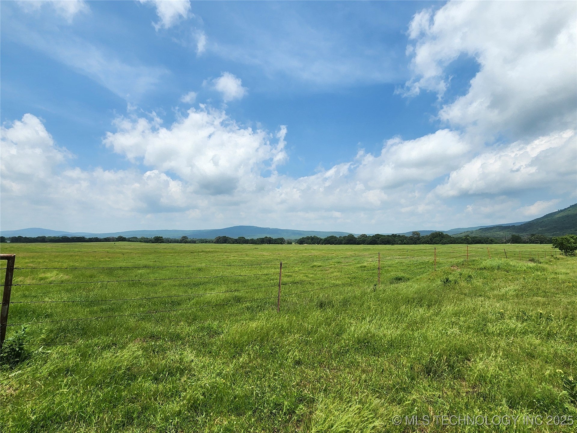 Talihina, Oklahoma, 74571, United States, ,2 BathroomsBathrooms,Residential,Active,1820338