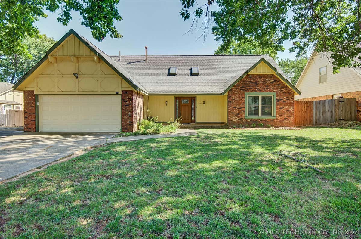 304 W ALBUQUERQUE ST, BROKEN ARROW, OK 74011, photo 1 of 45