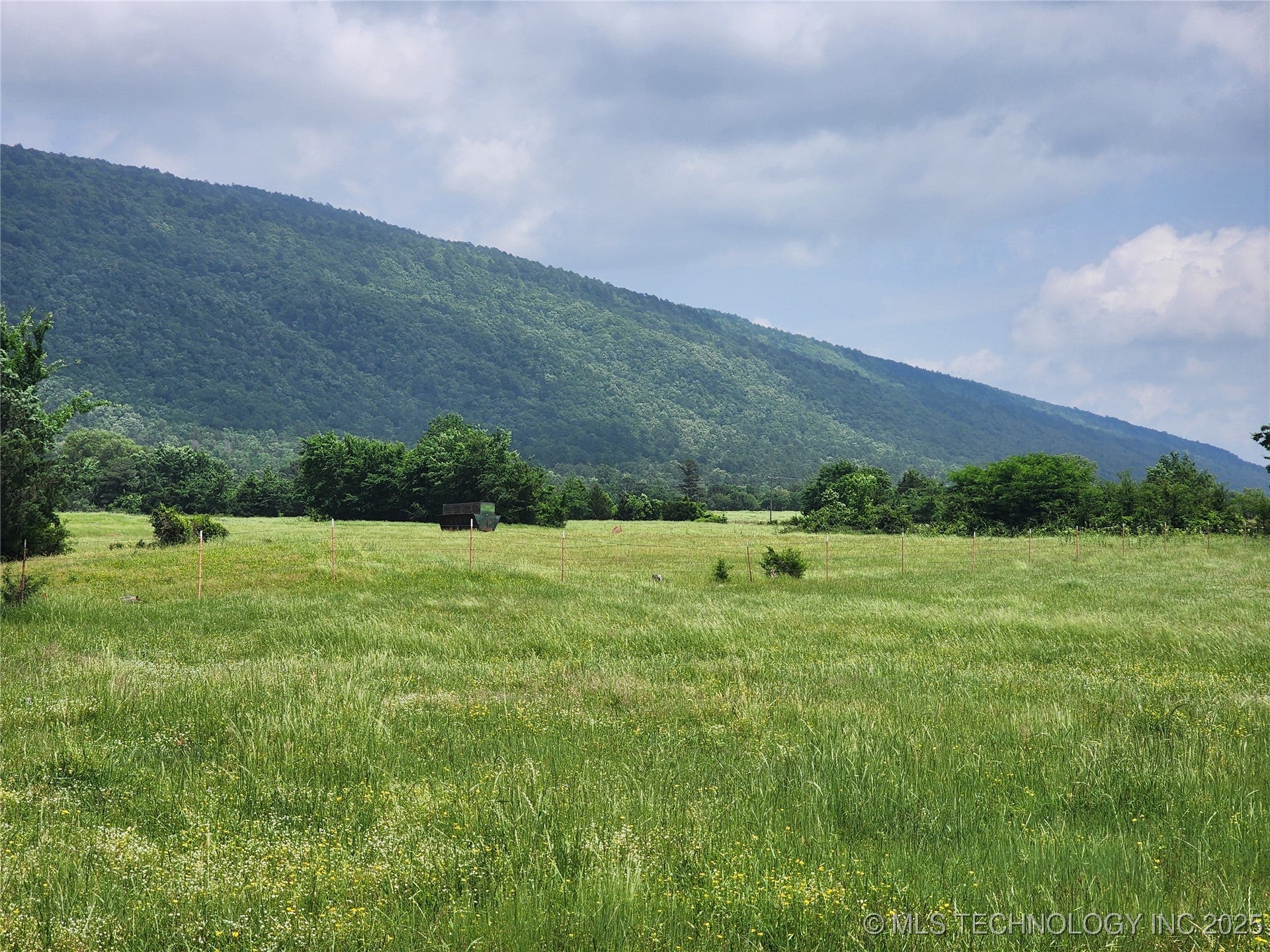 Talihina, Oklahoma, 74571, United States, ,2 BathroomsBathrooms,Residential,Active,1820338