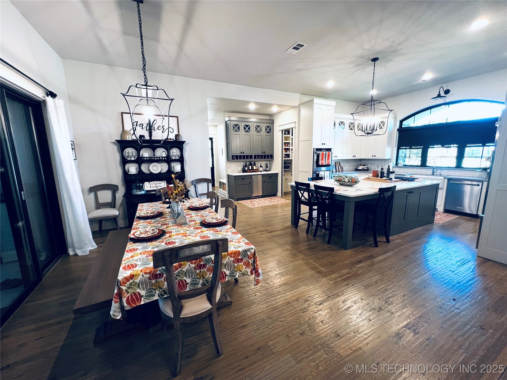 Muskogee, Oklahoma, 74403, United States, 4 Bedrooms Bedrooms, ,6 BathroomsBathrooms,Residential,Active,1945479