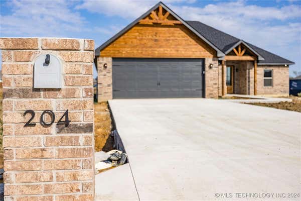 204 MAPLE LEAF DR, DURANT, OK 74701 - Image 1