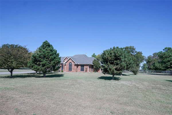 306 CLAYTON CIR, PAULS VALLEY, OK 73075, photo 2 of 35