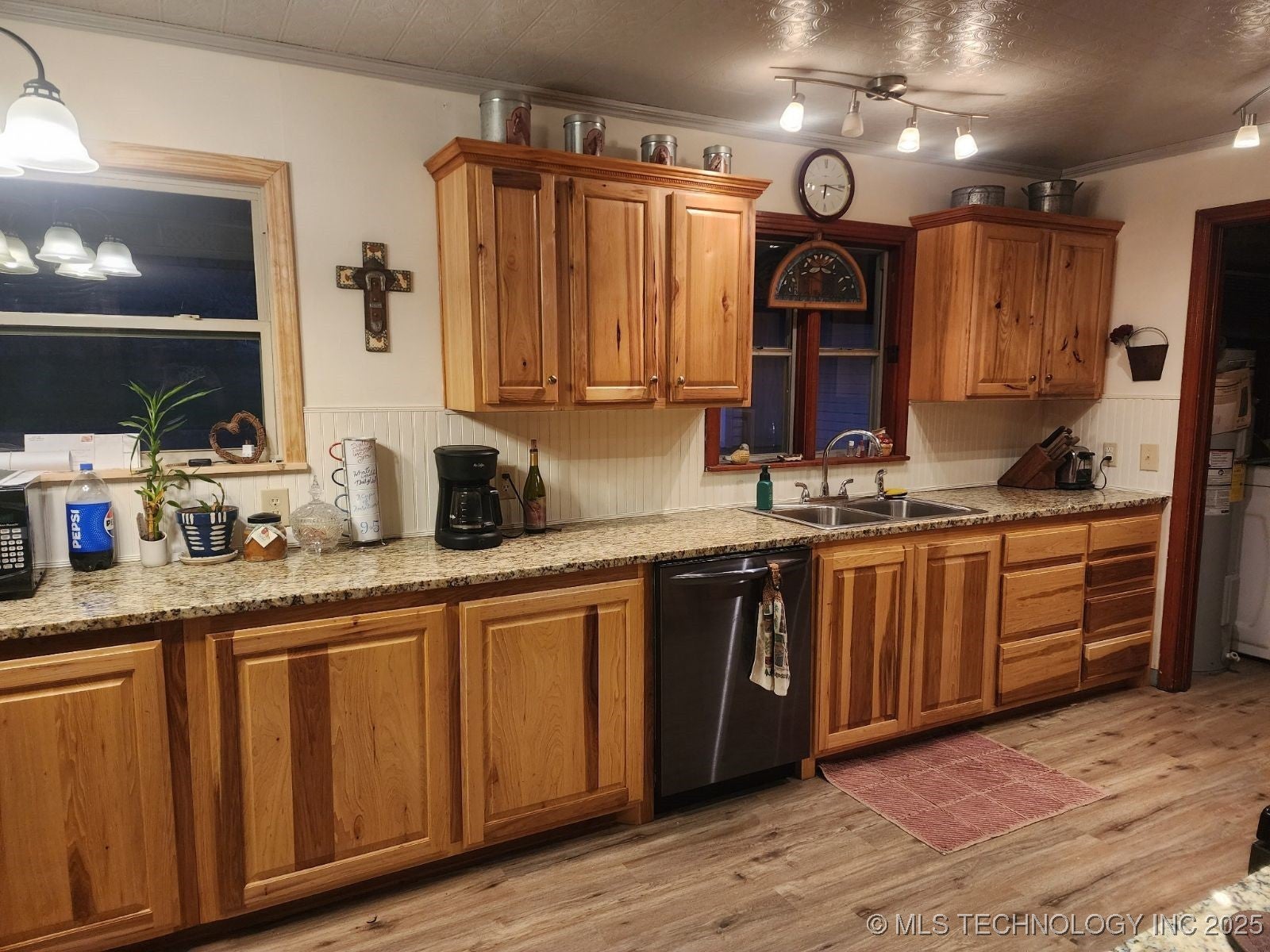 Talihina, Oklahoma, 74571, United States, ,2 BathroomsBathrooms,Residential,Active,1820338