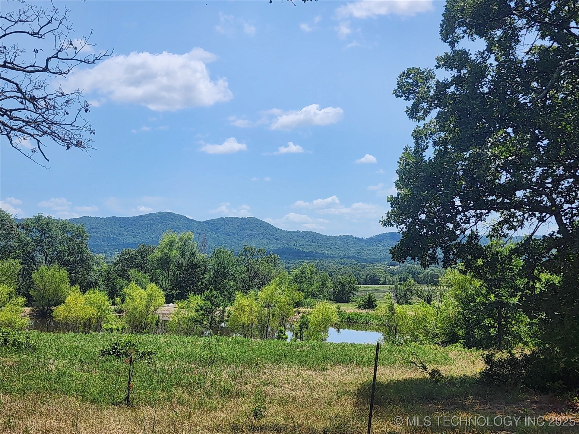 Talihina, Oklahoma, 74571, United States, ,2 BathroomsBathrooms,Residential,Active,1820338