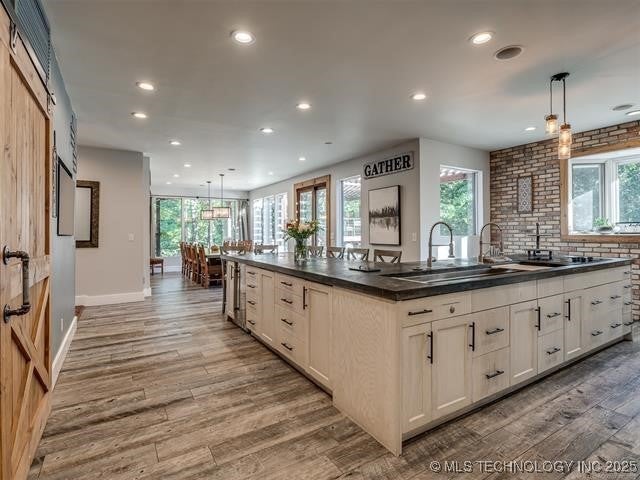 Catoosa, Oklahoma, 74015, United States, 7 Bedrooms Bedrooms, ,6 BathroomsBathrooms,Residential,Active,2003555