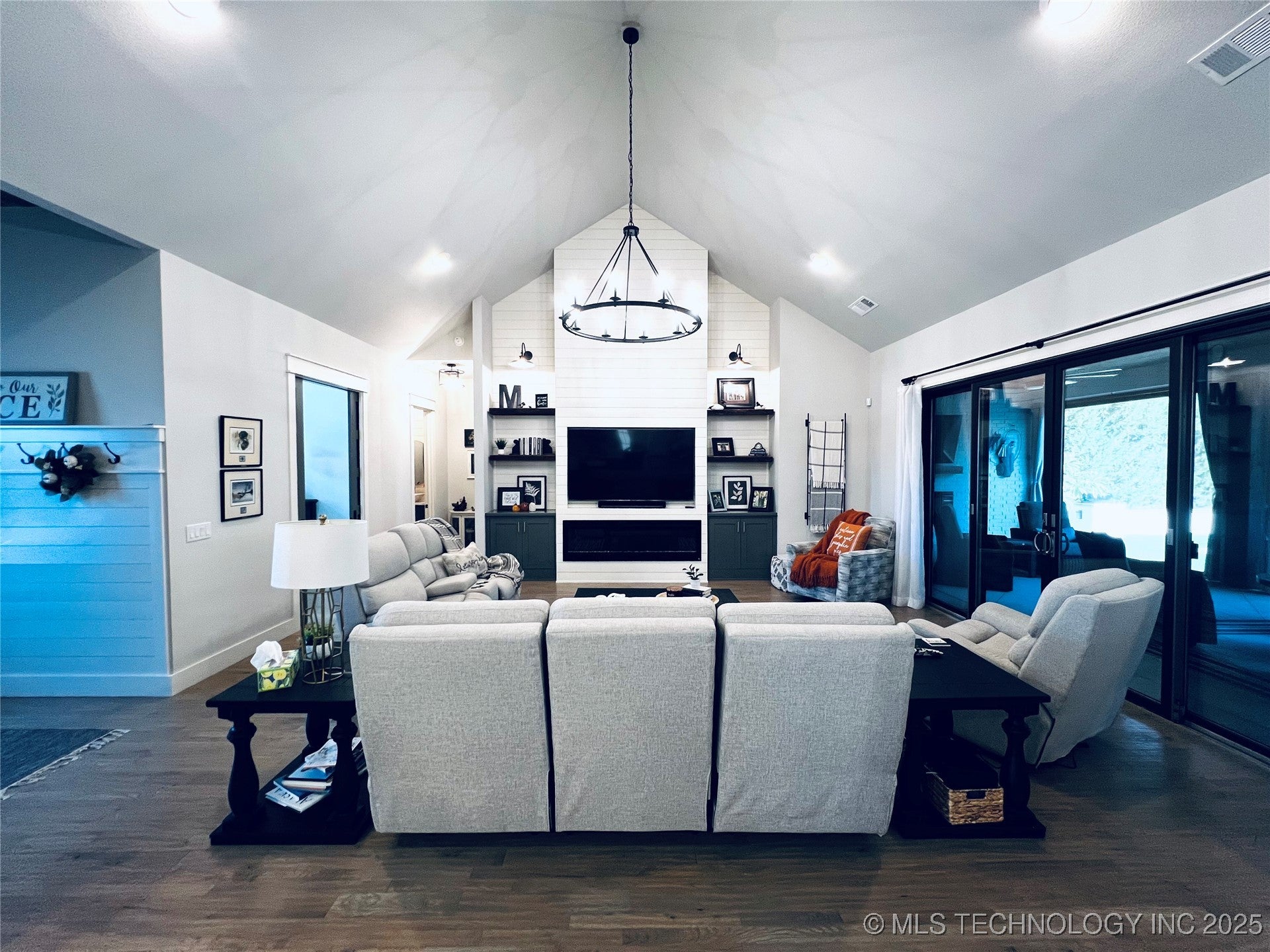 Muskogee, Oklahoma, 74403, United States, 4 Bedrooms Bedrooms, ,6 BathroomsBathrooms,Residential,Active,1945479