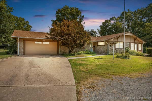 213 S COO Y YAH ST, PRYOR, OK 74361 - Image 1