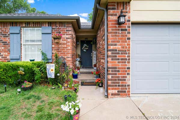 1817 N IRONWOOD PL, BROKEN ARROW, OK 74012, photo 3 of 34