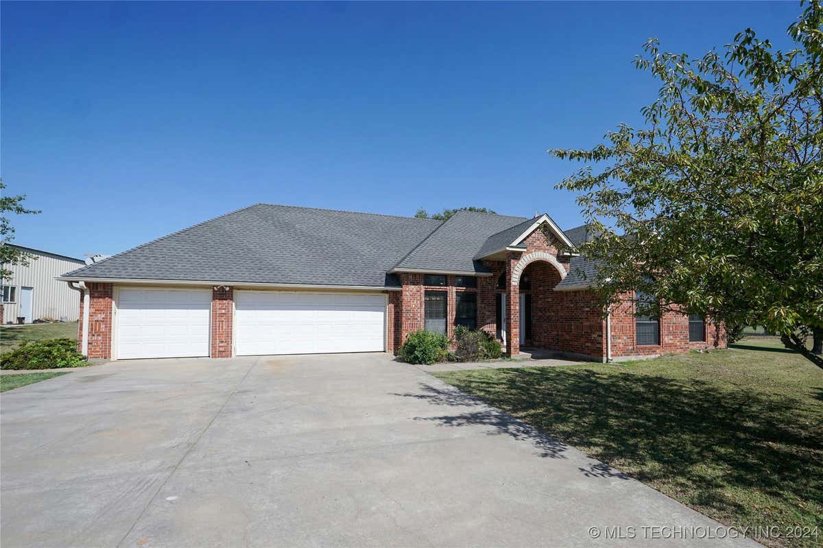 306 CLAYTON CIR, PAULS VALLEY, OK 73075, photo 1 of 35