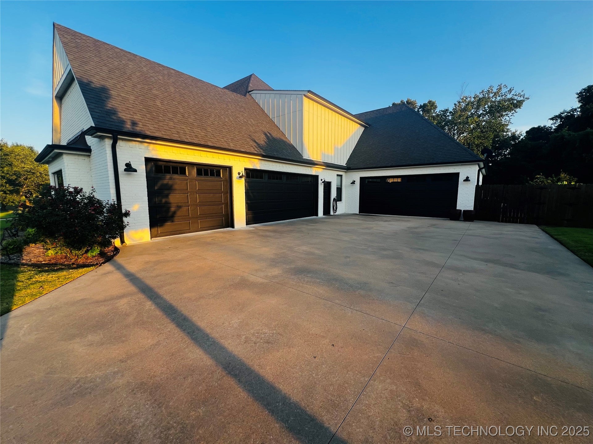 Muskogee, Oklahoma, 74403, United States, 4 Bedrooms Bedrooms, ,6 BathroomsBathrooms,Residential,Active,1945479