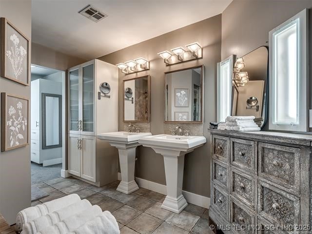 Catoosa, Oklahoma, 74015, United States, 7 Bedrooms Bedrooms, ,6 BathroomsBathrooms,Residential,Active,2003555