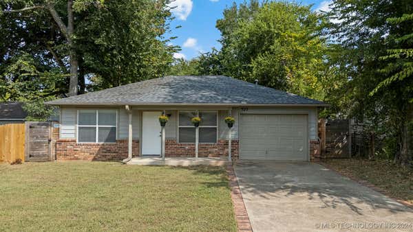 325 W SYCAMORE ST, COWETA, OK 74429 - Image 1