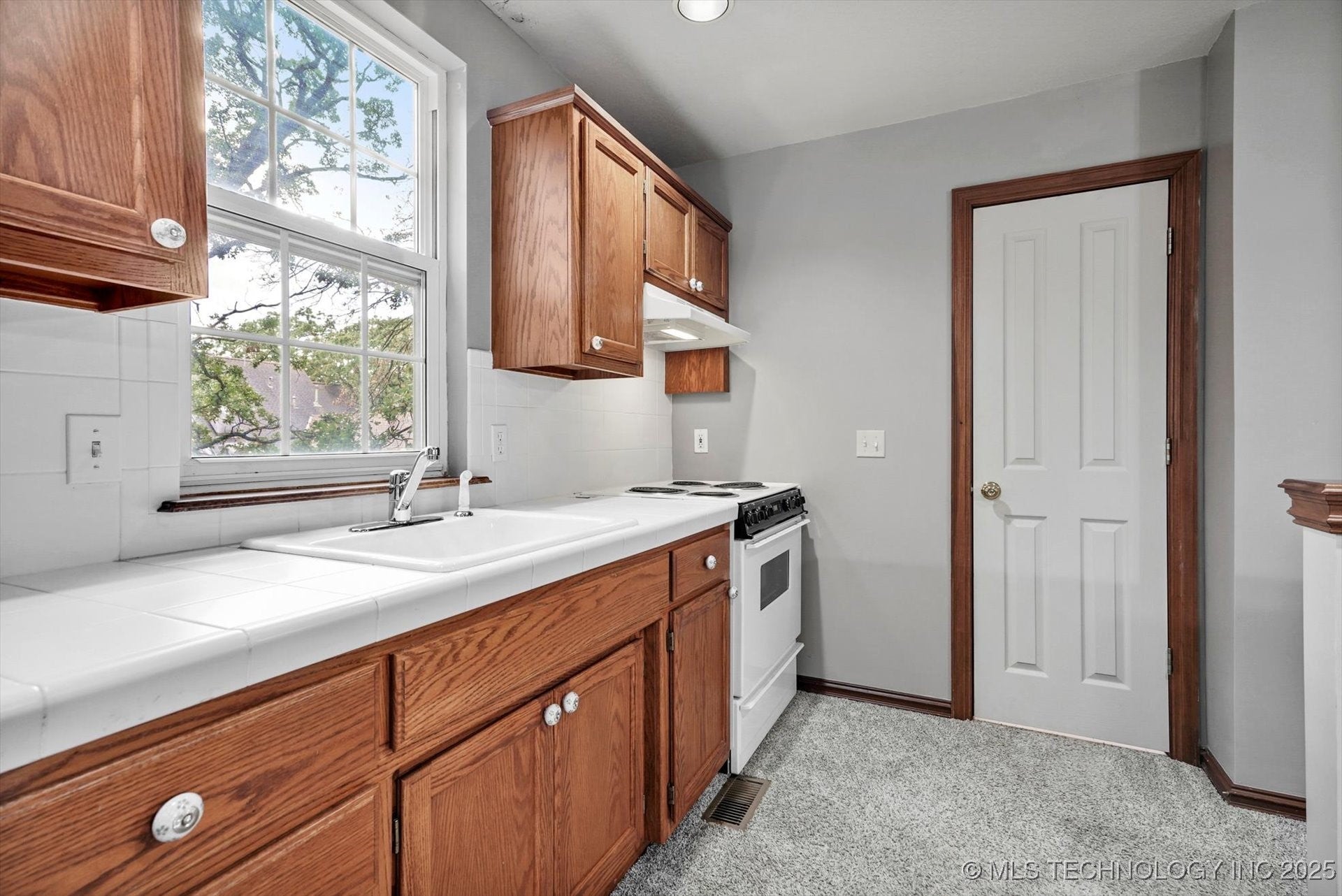 Tulsa, Oklahoma, 74137, United States, 5 Bedrooms Bedrooms, ,7 BathroomsBathrooms,Residential,Active,1954031