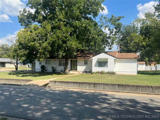 221 W CHESTNUT ST, STILWELL, OK 74960 - Image 1