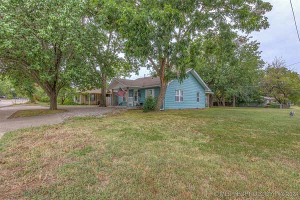 621 N FLORENCE AVE, CLAREMORE, OK 74017, photo 4 of 36