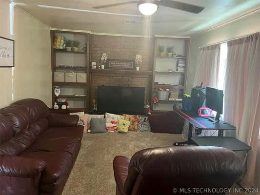 1005 S GARFIELD AVE, WAGONER, OK 74467, photo 3 of 12