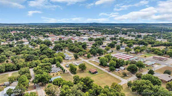 408 N 4TH ST, DAVIS, OK 73030, photo 5 of 12