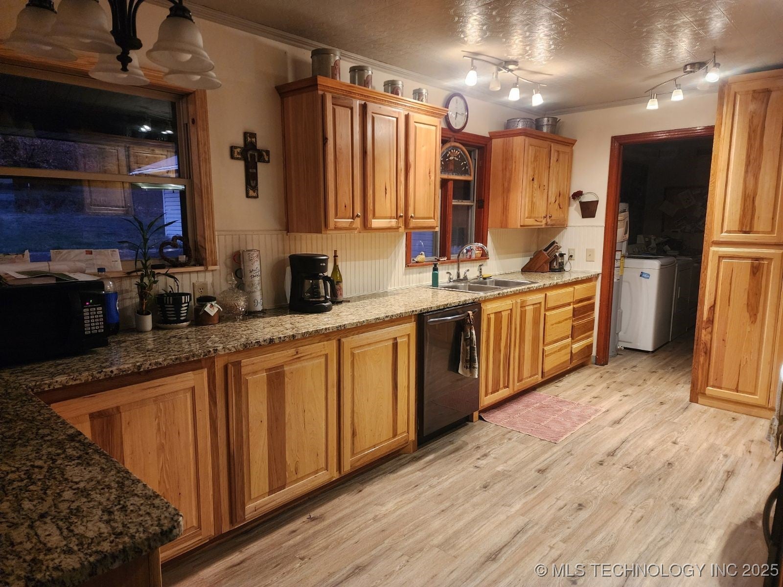 Talihina, Oklahoma, 74571, United States, ,2 BathroomsBathrooms,Residential,Active,1820338