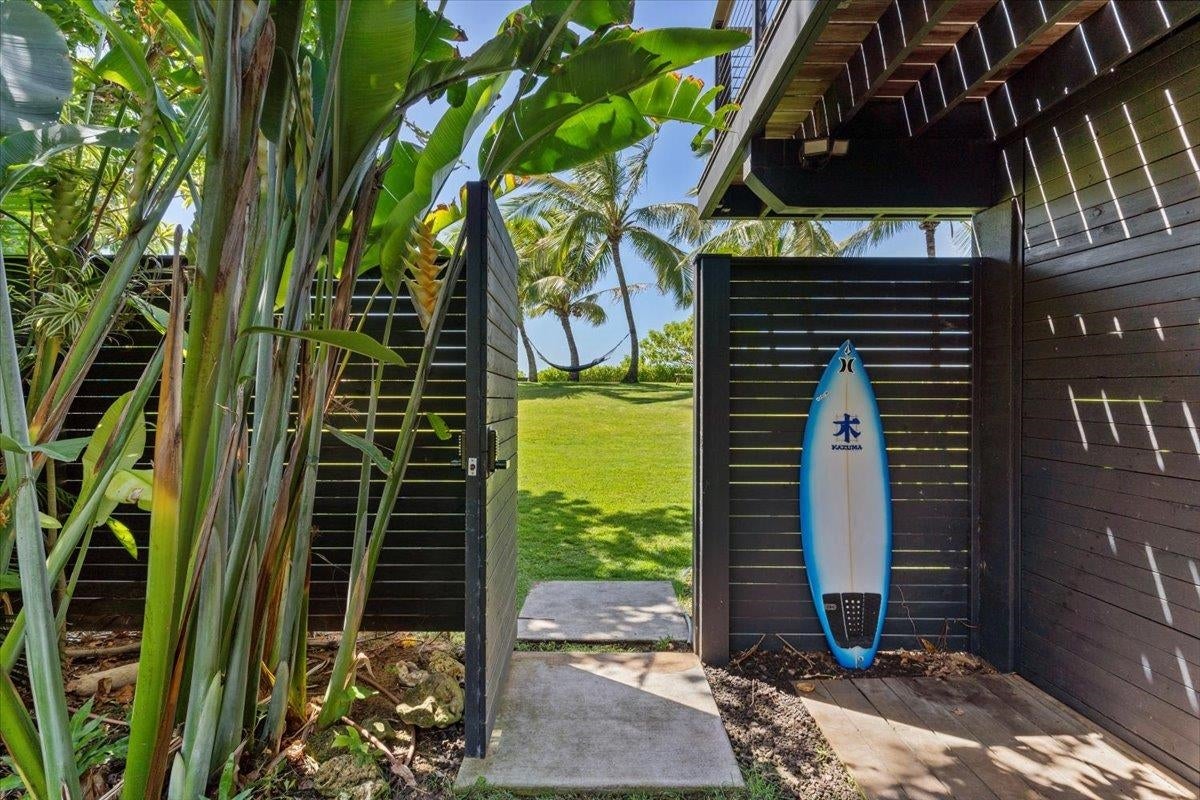 Paia, Hawaii, 96779, United States, 5 Bedrooms Bedrooms, ,3 BathroomsBathrooms,Residential,Active,1843828