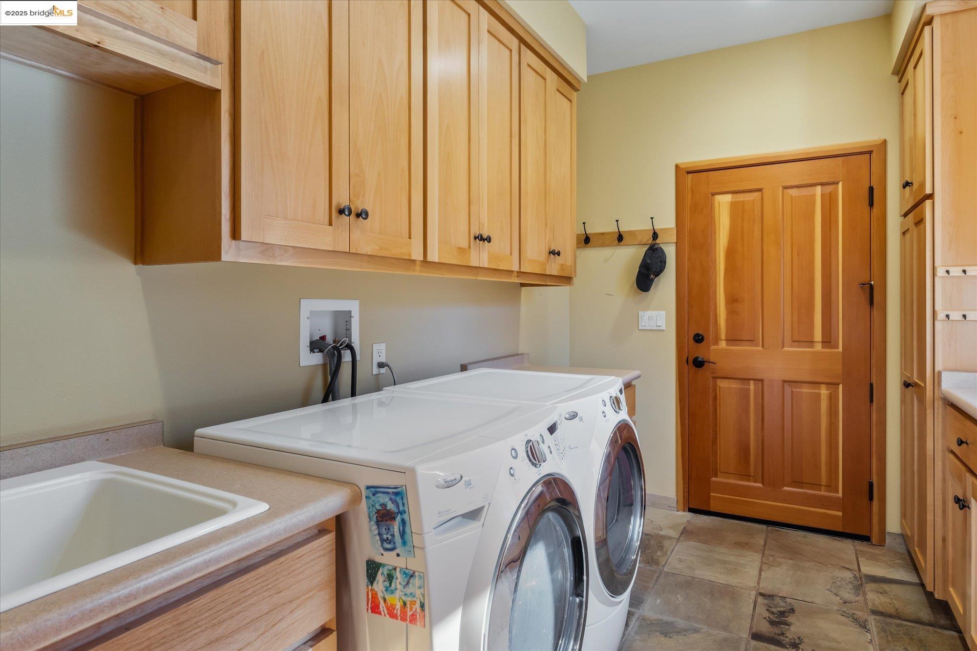 Murphys, California, 95247, United States, 4 Bedrooms Bedrooms, ,5 BathroomsBathrooms,Residential,Active,1987260