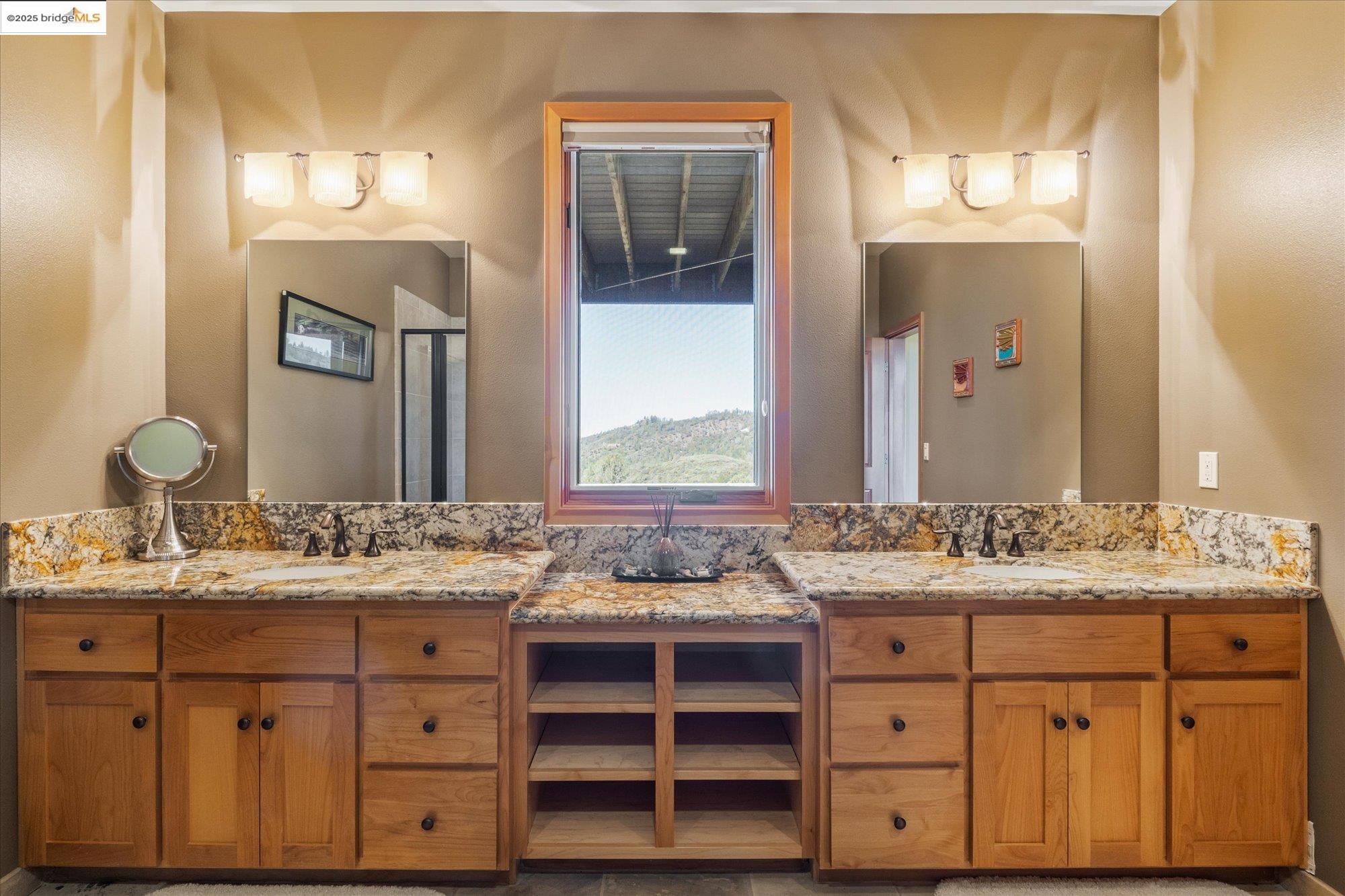 Murphys, California, 95247, United States, 4 Bedrooms Bedrooms, ,5 BathroomsBathrooms,Residential,Active,1987260