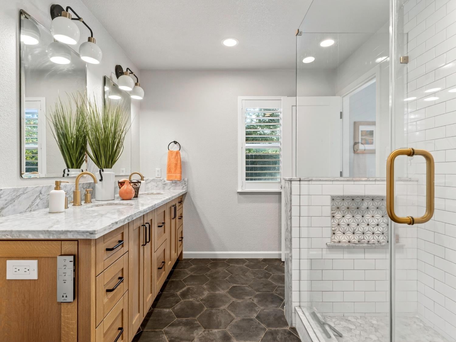 Davis, California, 95618, United States, 4 Bedrooms Bedrooms, ,2 BathroomsBathrooms,Residential,Active,1961942