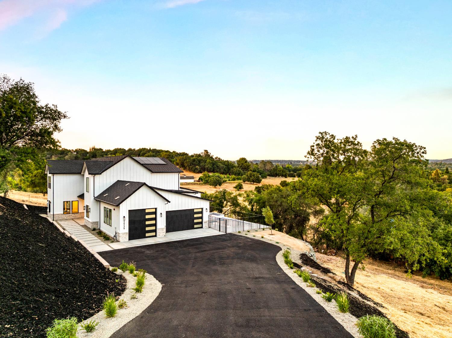 Loomis, California, 95650, United States, 5 Bedrooms Bedrooms, ,4 BathroomsBathrooms,Residential,Active,1959535