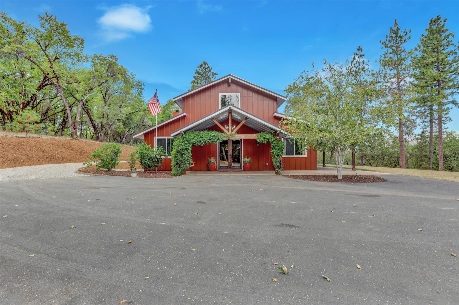 Grass Valley, California, 95949, United States, 4 Bedrooms Bedrooms, ,5 BathroomsBathrooms,Residential,Active,1941342