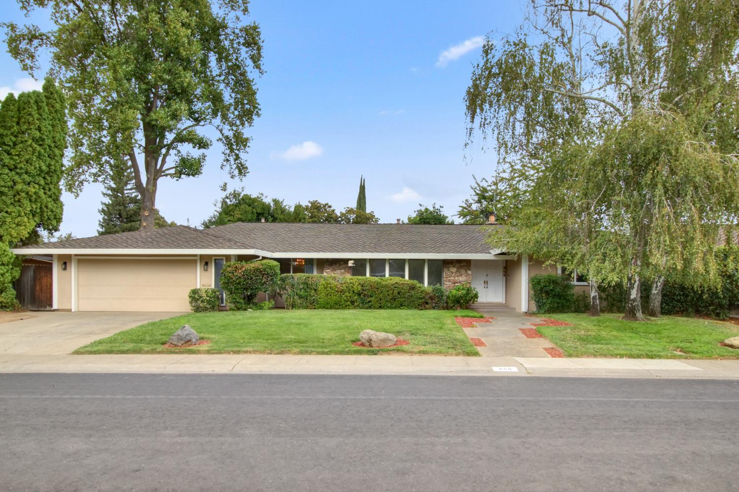Sacramento, California, 95864, United States, 4 Bedrooms Bedrooms, ,3 BathroomsBathrooms,Residential,Active,1959963