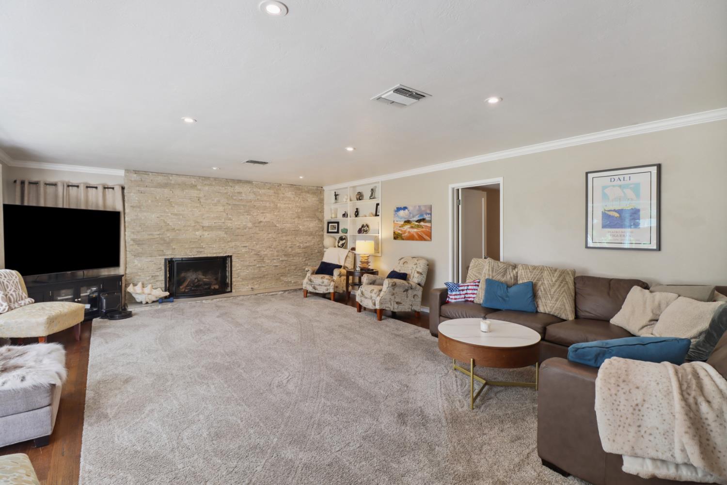 Carmichael, California, 95608, United States, 4 Bedrooms Bedrooms, ,3 BathroomsBathrooms,Residential,Active,1904149