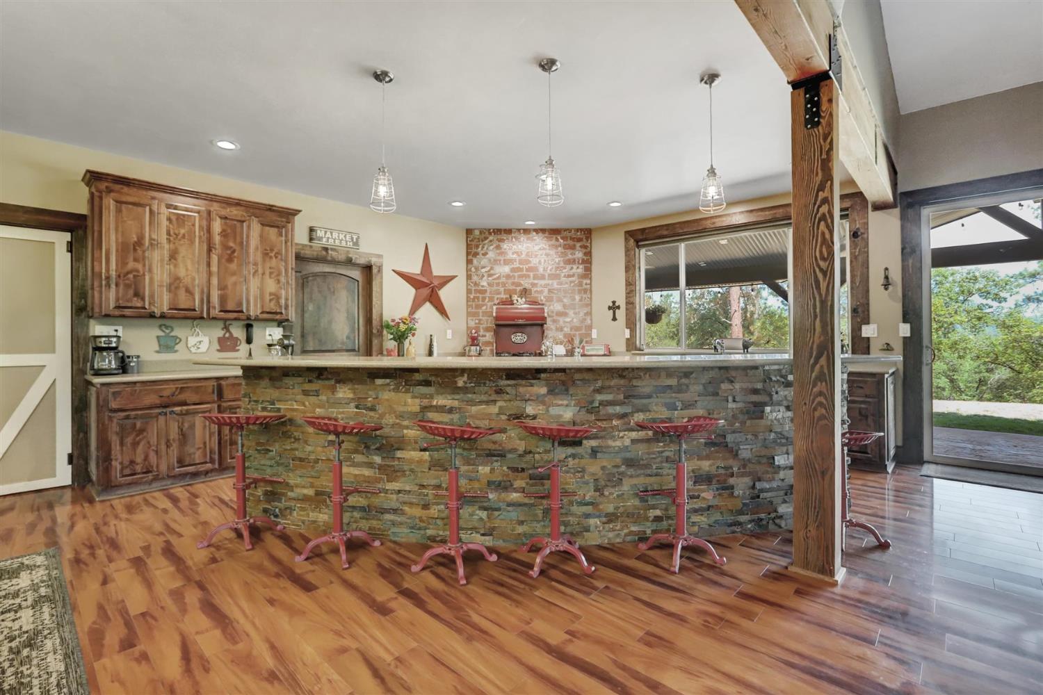 Grass Valley, California, 95949, United States, 4 Bedrooms Bedrooms, ,5 BathroomsBathrooms,Residential,Active,1941342