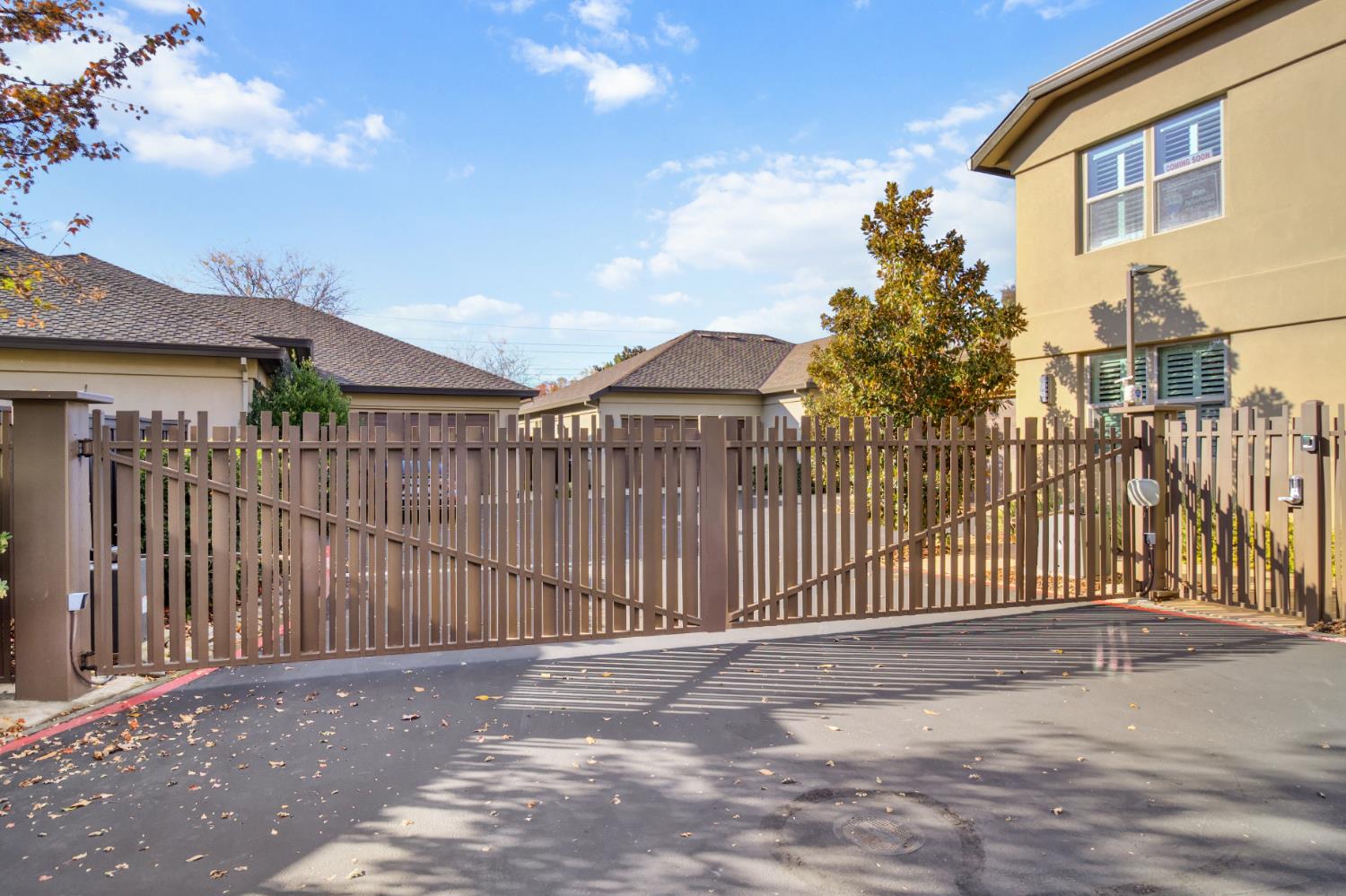 Sacramento, California, 95825, United States, 4 Bedrooms Bedrooms, ,4 BathroomsBathrooms,Residential,Active,1996302