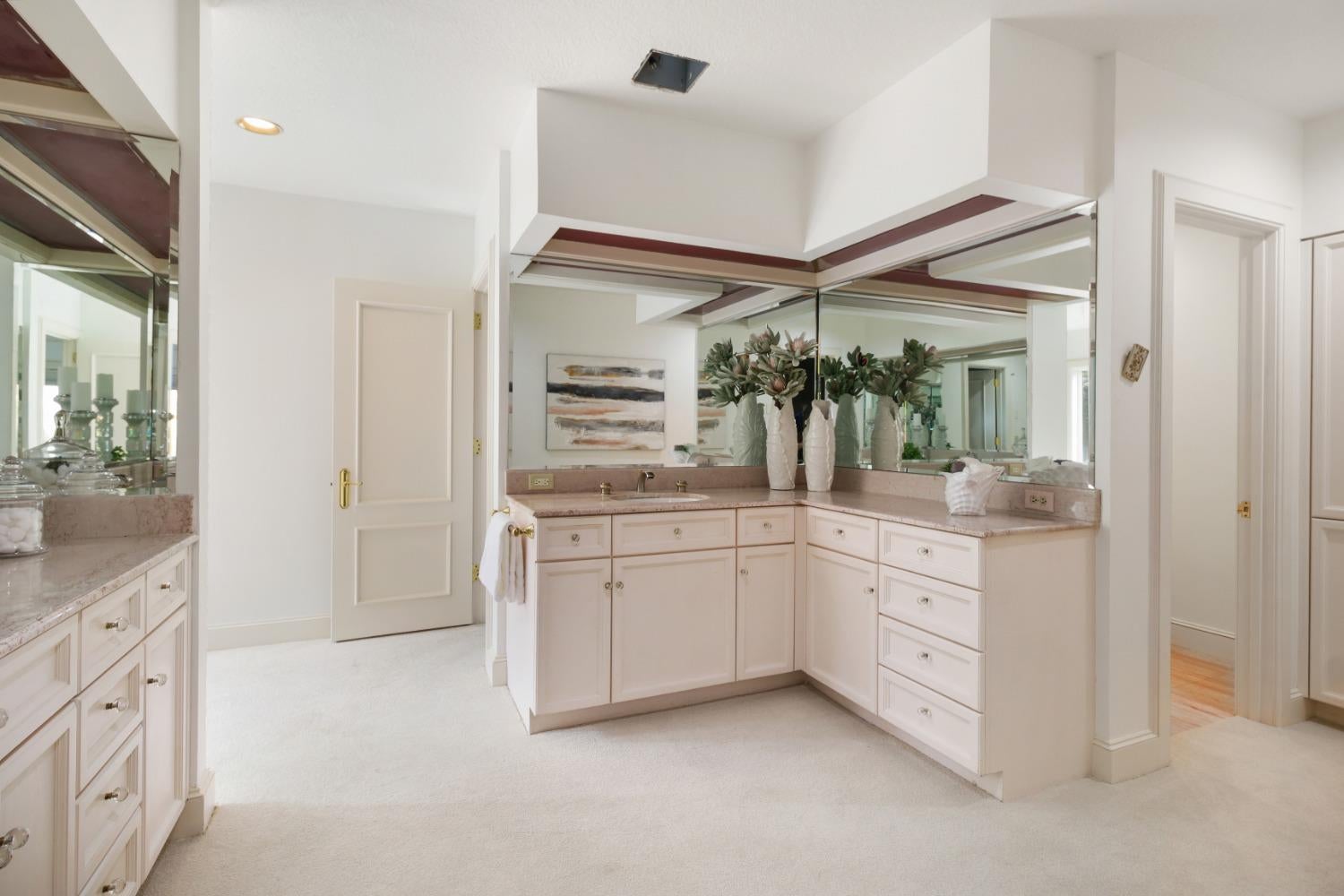 Sacramento, California, 95827, United States, 6 Bedrooms Bedrooms, ,7 BathroomsBathrooms,Residential,Active,1898041