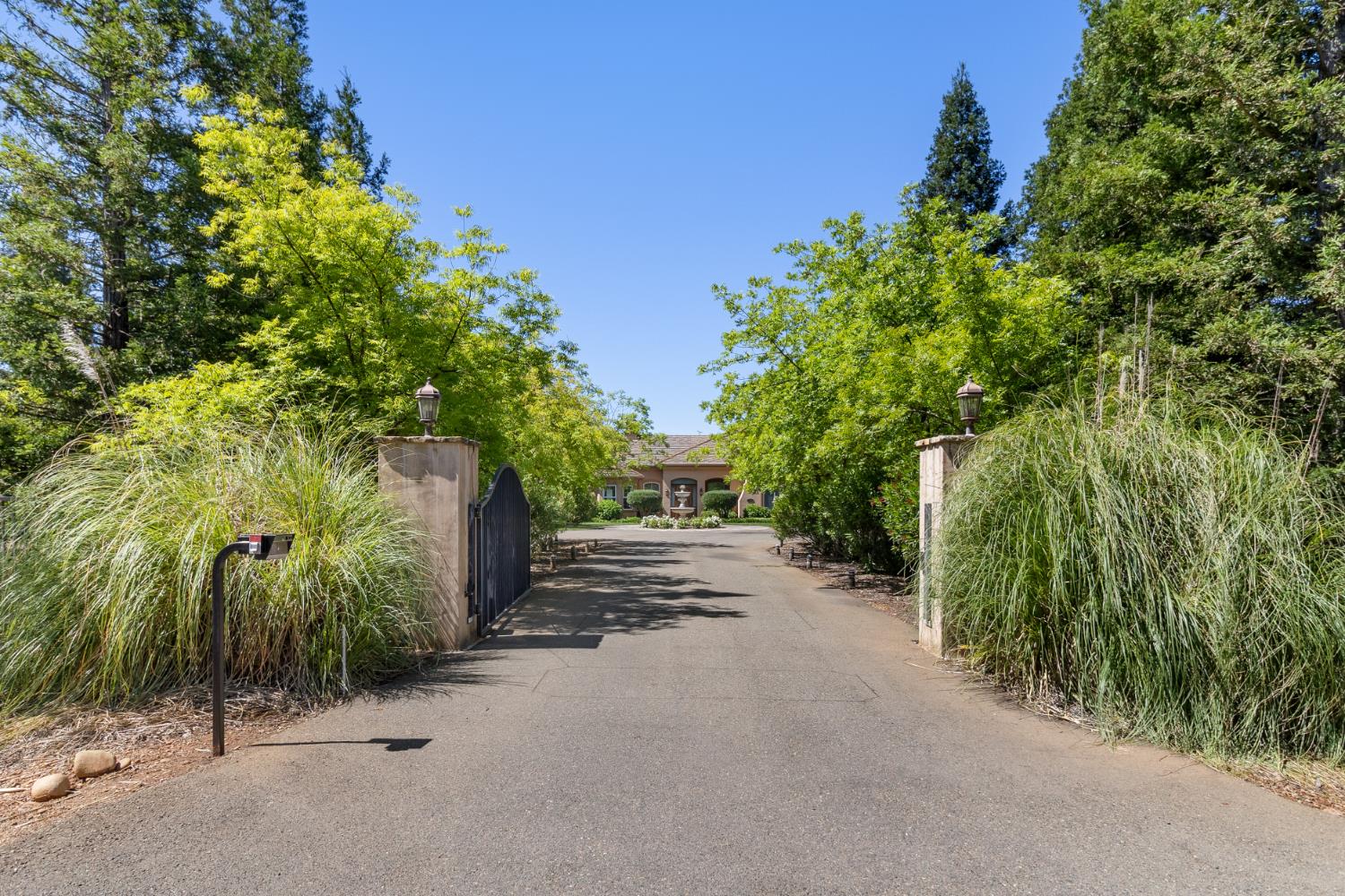 Sacramento, California, 95830, United States, 4 Bedrooms Bedrooms, ,4 BathroomsBathrooms,Residential,Active,2045041