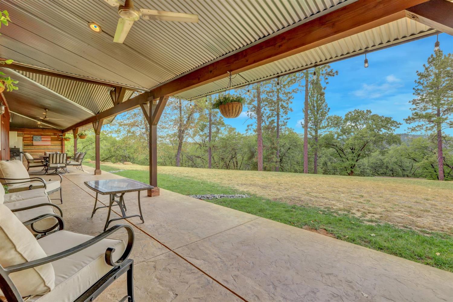 Grass Valley, California, 95949, United States, 4 Bedrooms Bedrooms, ,5 BathroomsBathrooms,Residential,Active,1941342