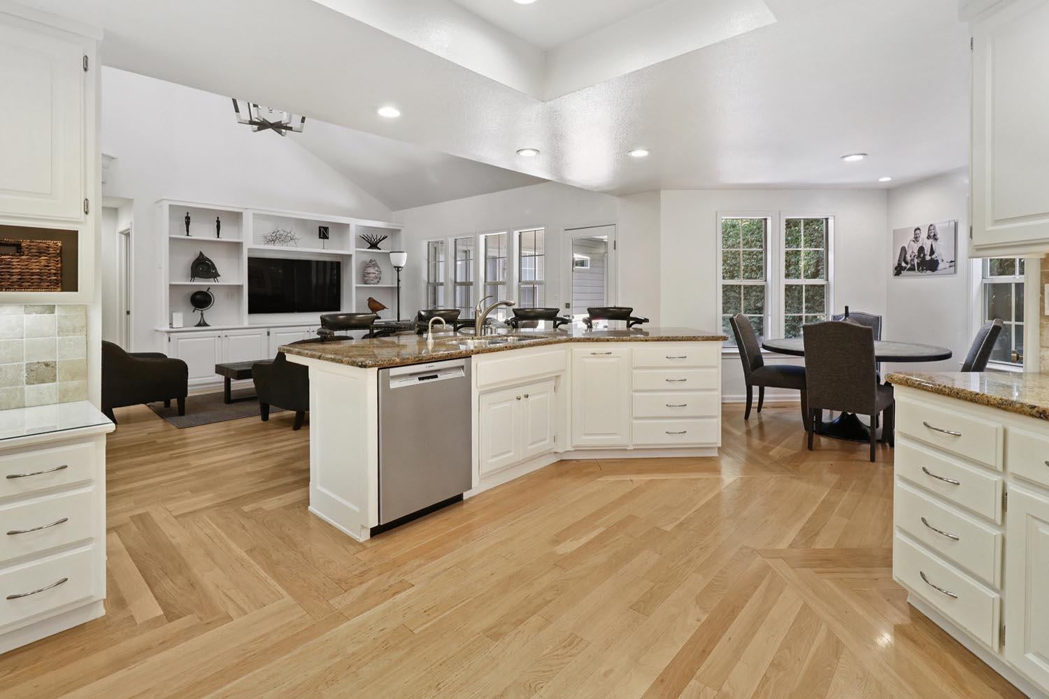 Carmichael, California, 95608, United States, 4 Bedrooms Bedrooms, ,3 BathroomsBathrooms,Residential,Active,2007341