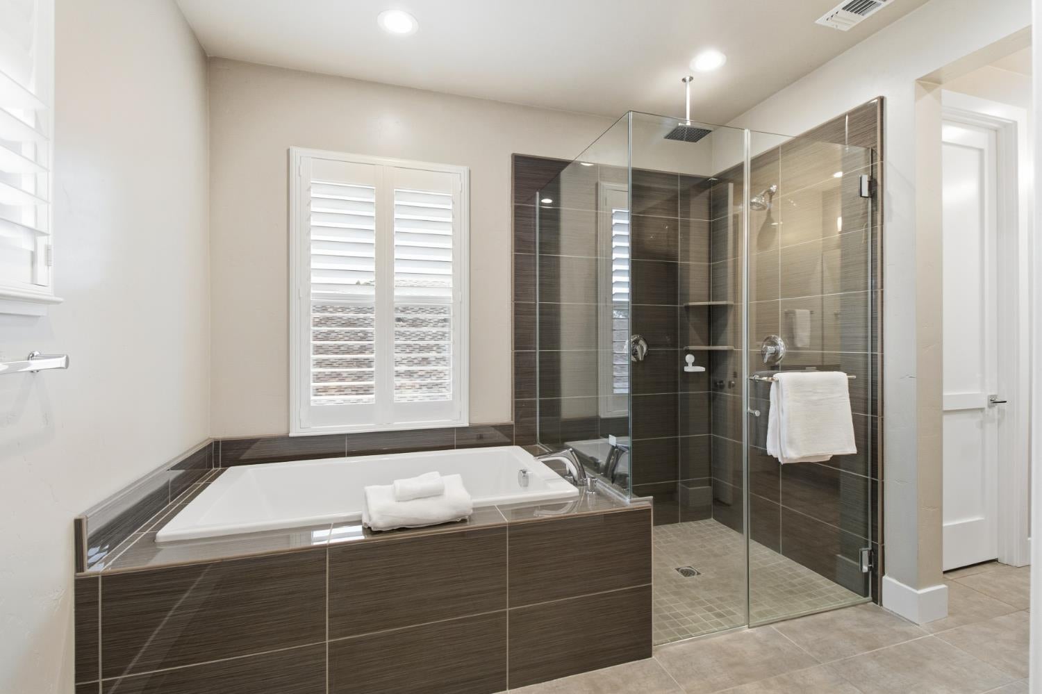 Sacramento, California, 95825, United States, 4 Bedrooms Bedrooms, ,4 BathroomsBathrooms,Residential,Active,1996302