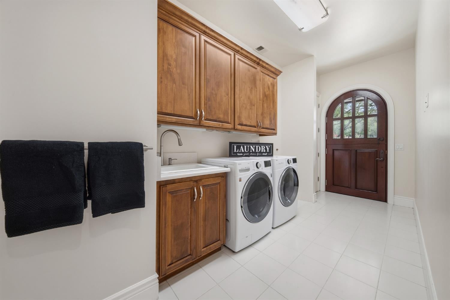 Loomis, California, 95650, United States, 5 Bedrooms Bedrooms, ,5 BathroomsBathrooms,Residential,Active,2041664