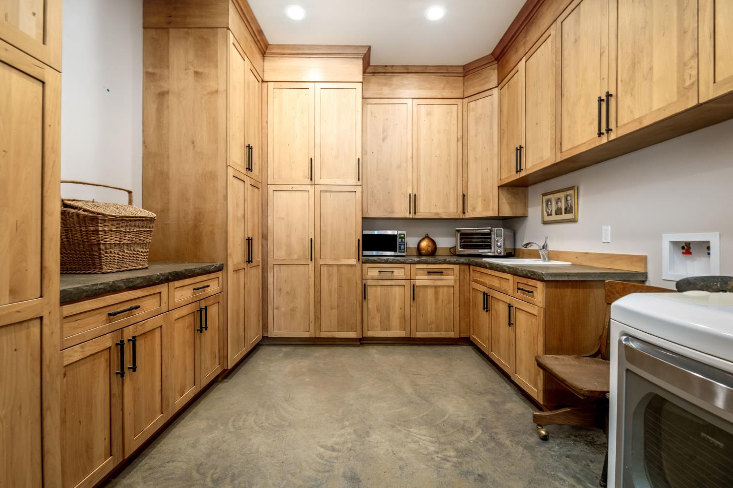 Smartsville, California, 95977, United States, 1 Bedroom Bedrooms, ,3 BathroomsBathrooms,Residential,Active,1952299