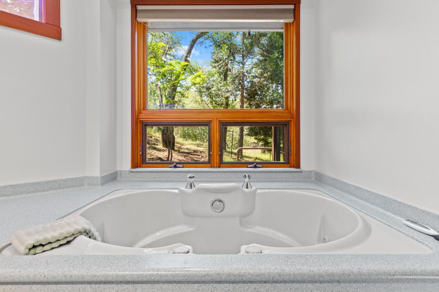 Sutter Creek, California, 95685, United States, 2 Bedrooms Bedrooms, ,4 BathroomsBathrooms,Residential,Active,2038151