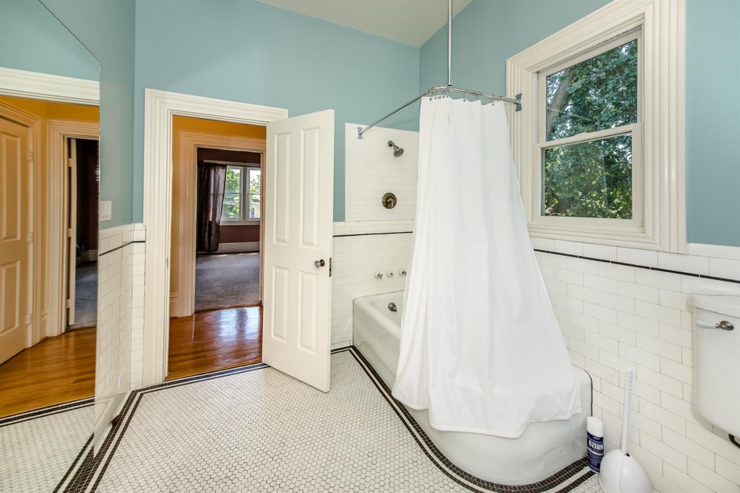 Woodland, California, 95695, United States, 5 Bedrooms Bedrooms, ,4 BathroomsBathrooms,Residential,Active,1843839