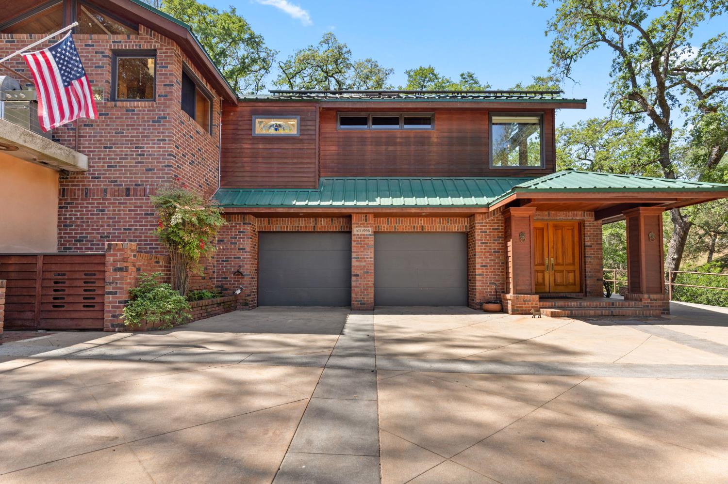 Sutter Creek, California, 95685, United States, 2 Bedrooms Bedrooms, ,4 BathroomsBathrooms,Residential,Active,2038151