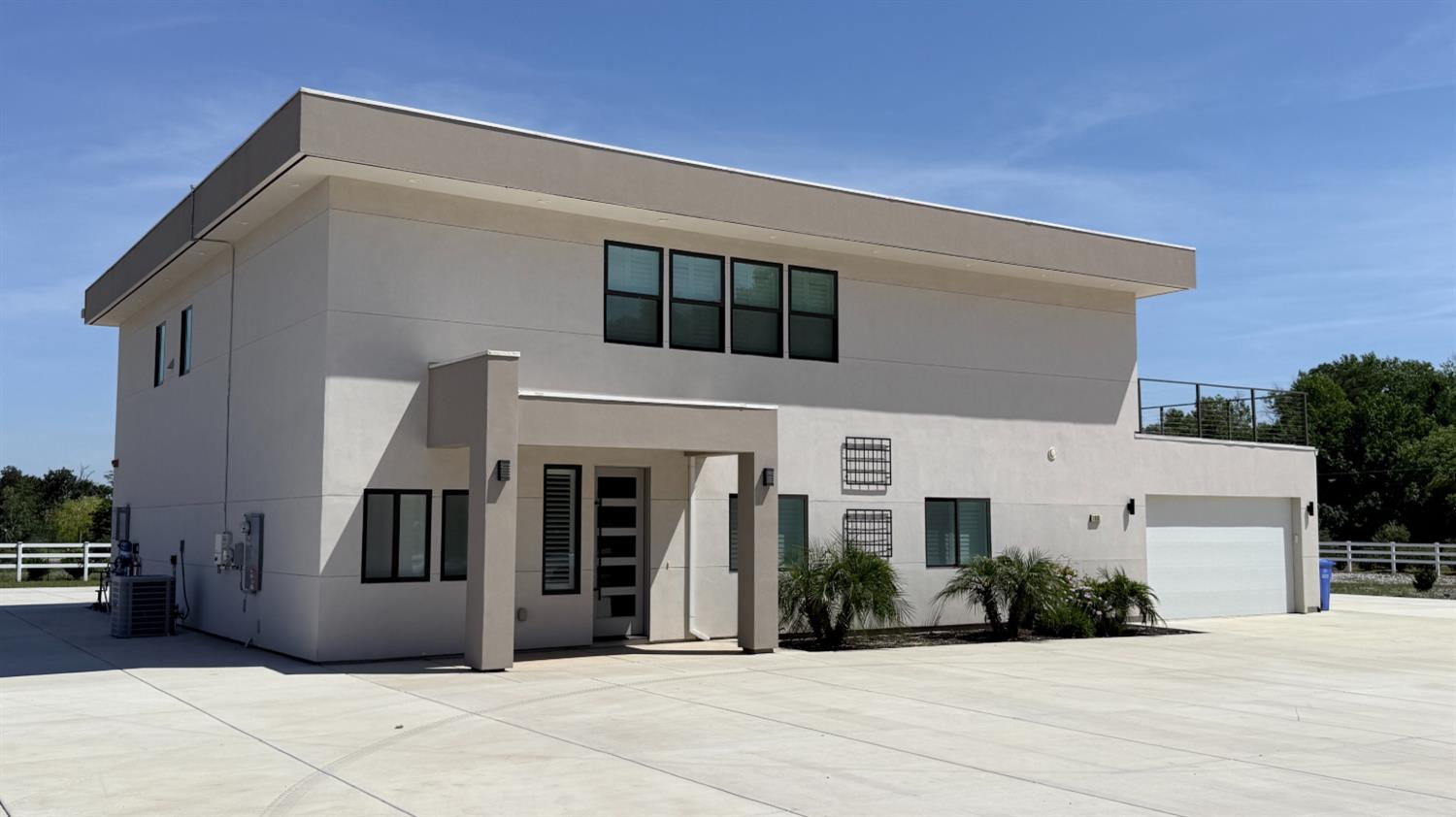 Elk Grove, California, 95624, United States, 6 Bedrooms Bedrooms, ,5 BathroomsBathrooms,Residential,Pending,2045803