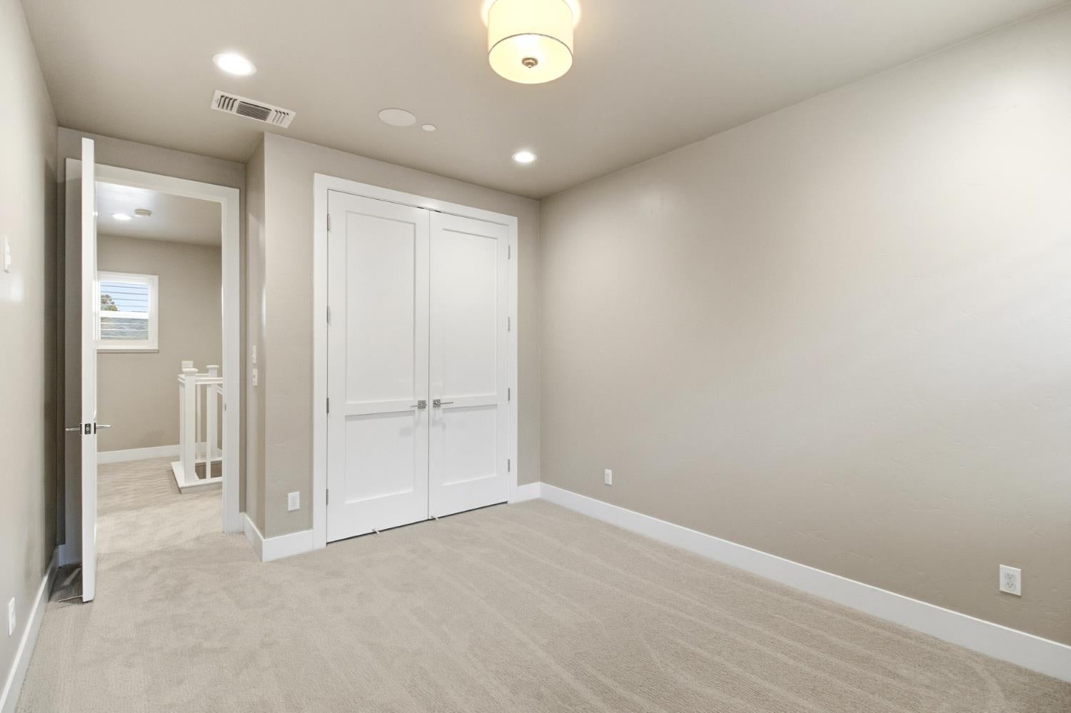 Sacramento, California, 95825, United States, 4 Bedrooms Bedrooms, ,4 BathroomsBathrooms,Residential,Active,1996302